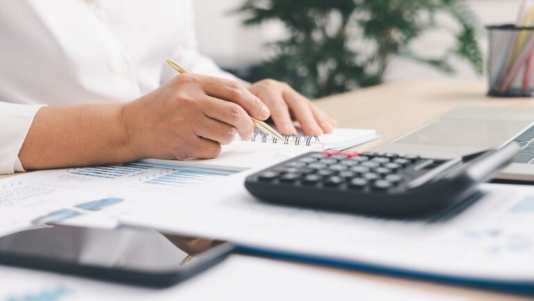 Should London, Ontario Investors Use a Professional Accountant to File Investment Income?